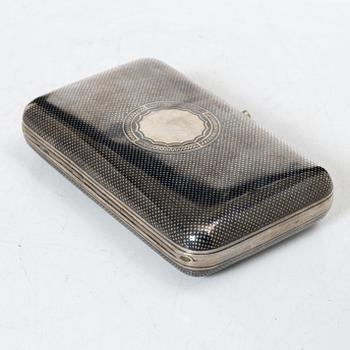 A Russian silver niello cigarette case Unidentified cyrillic maker’s mark. Assay master A. Romanov, Moscow 1890.