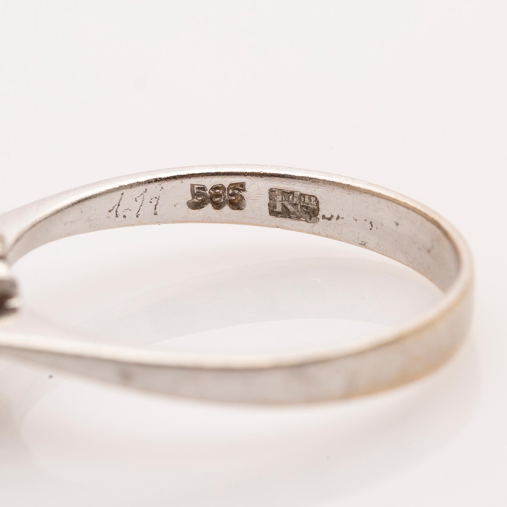 Ring, 14K gold with brilliant-cut diamond.
