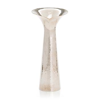 Pekka Piekäinen, A sterling silver vase "Calla", marked PP, Platinoro, Turku 2007.