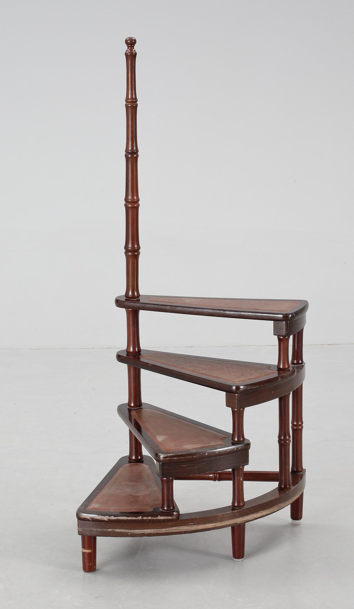 BIBLIOTEKSSTEGE, engelsk stil, 1900-tal.