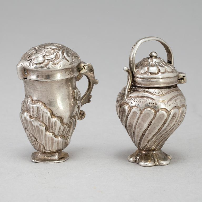 Two 18th century silver snuff bottles with faint marks. Total weight 46 g.