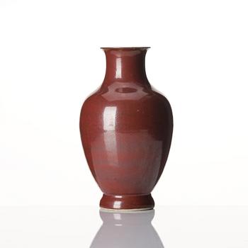 A red glazed vase, Qing dynasty, 19th century.