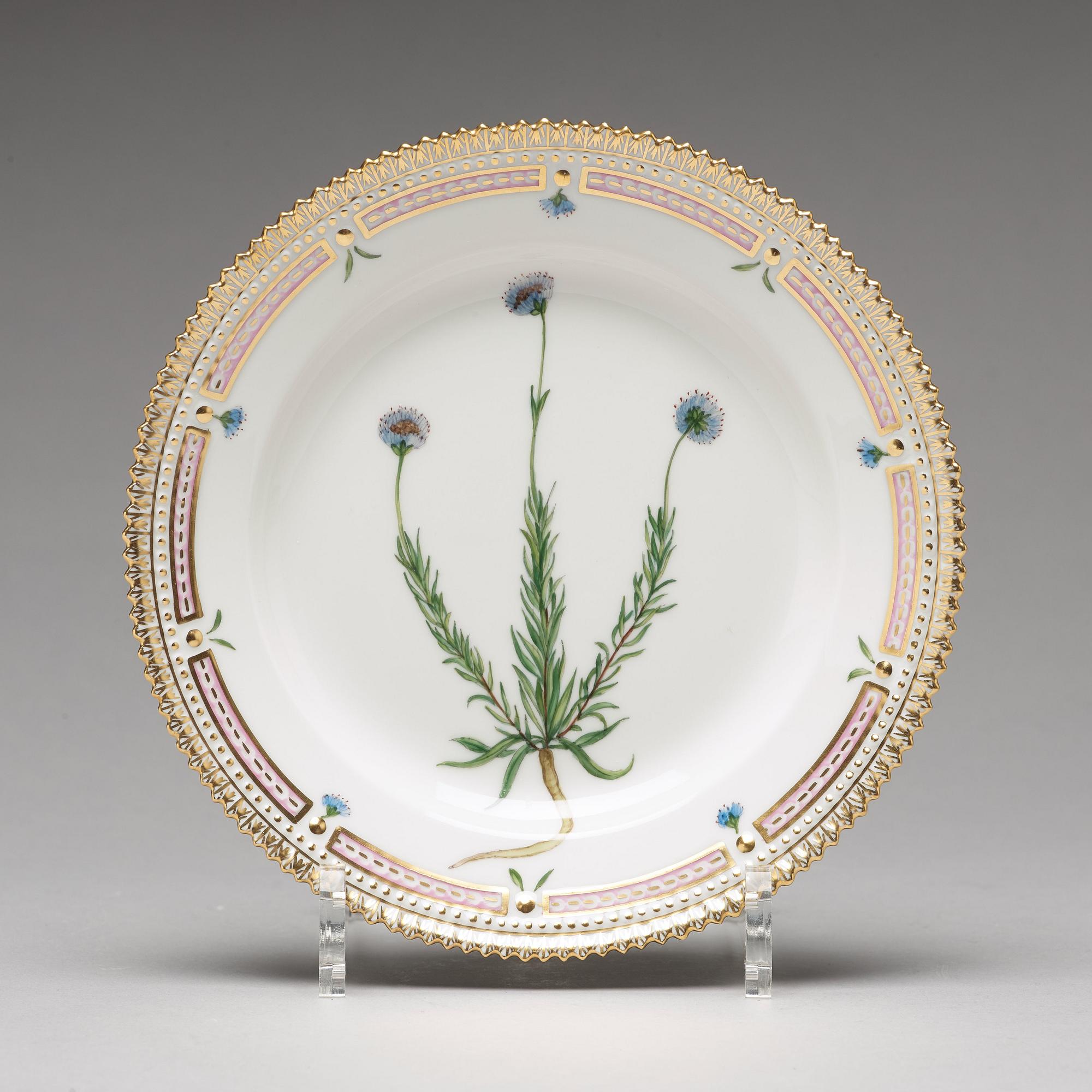 ASSIETTER, 12 stycken, porslin. "Flora Danica", Royal Copenhagen, Danmark, 1900-tal.
