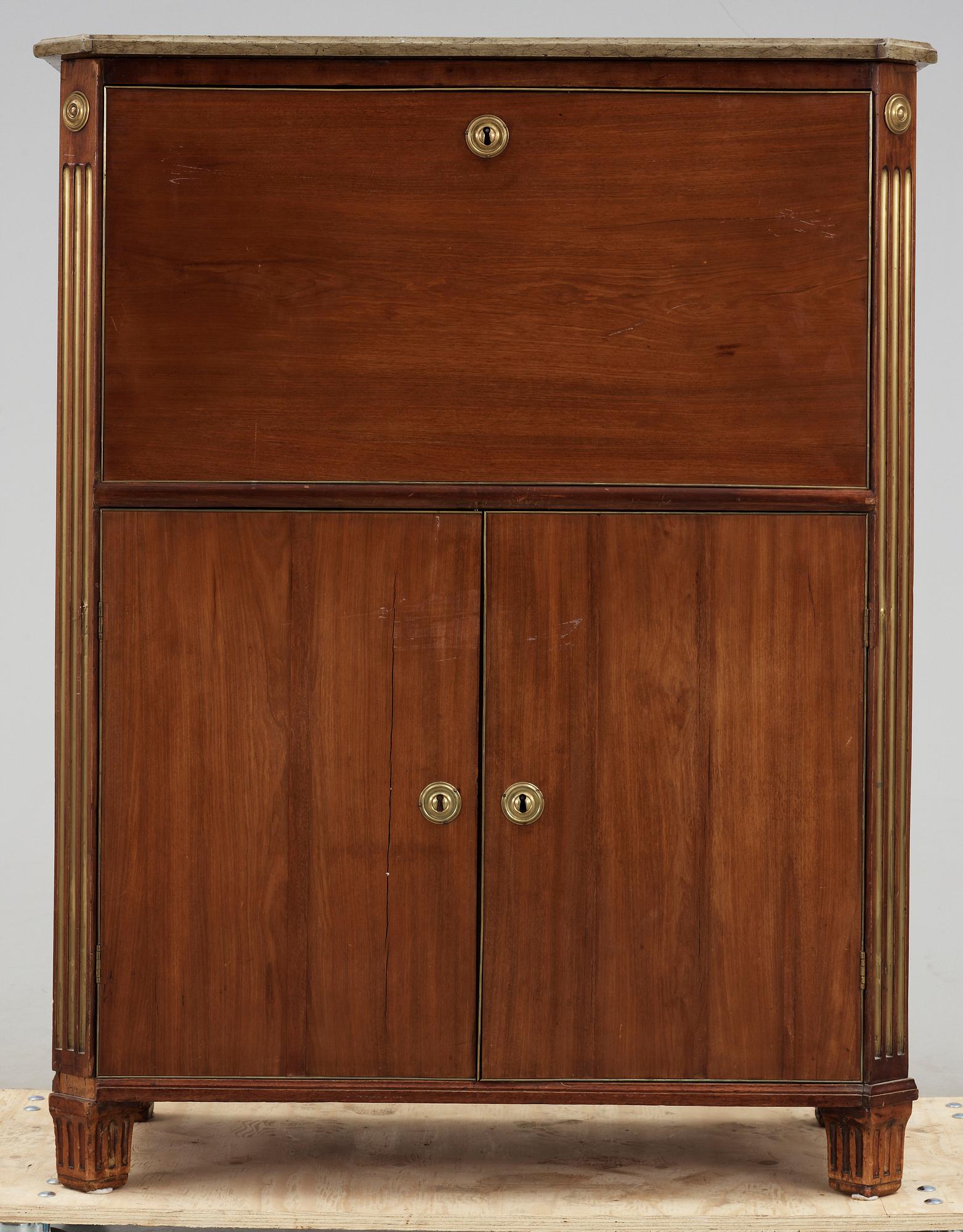 CHIFFONJÉ, sengustaviansk, omkring 1800.