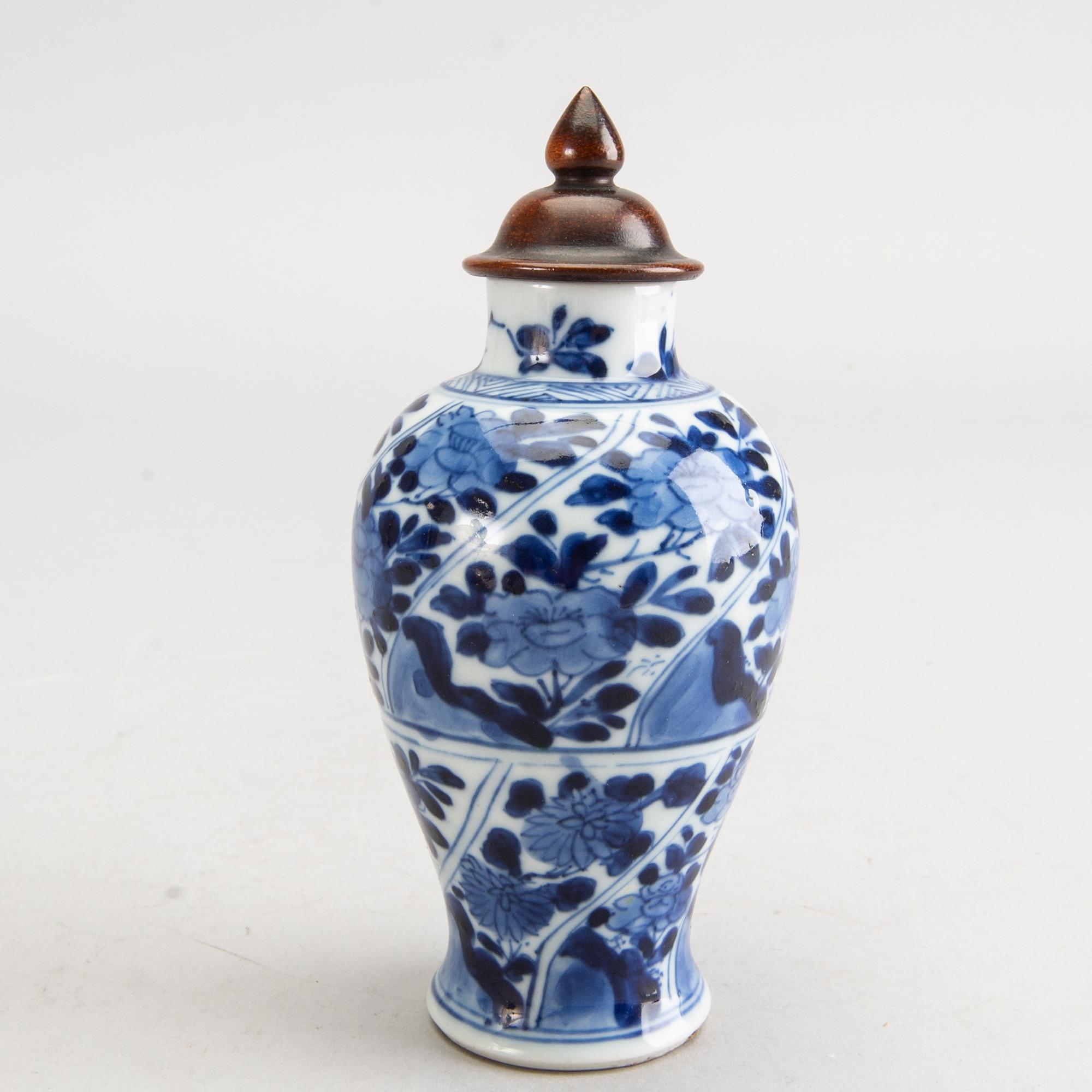 A set of three Chinese Kangxi/Kangxi-style and Qianlong cups, a saucers and a vase 18th/19th century porcelain.