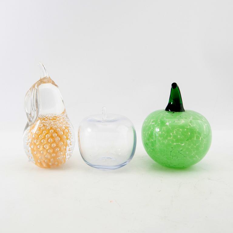 Letter weights/decorative fruits and perfume bottle 18 pcs glass 20th century.