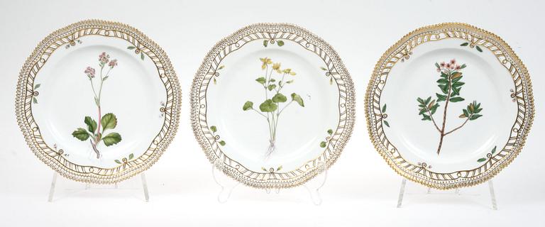 TALLRIKAR, 7 st, porslin. "Flora Danica", Kongl. dansk, Danmark. 1900-tal.