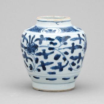 KRUKA, porslin, Kina 1600-tal.