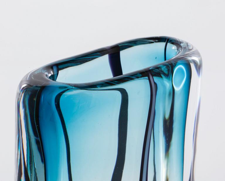 VICKE LINDSTRAND, vase, glass, "Vinter", 1950s.