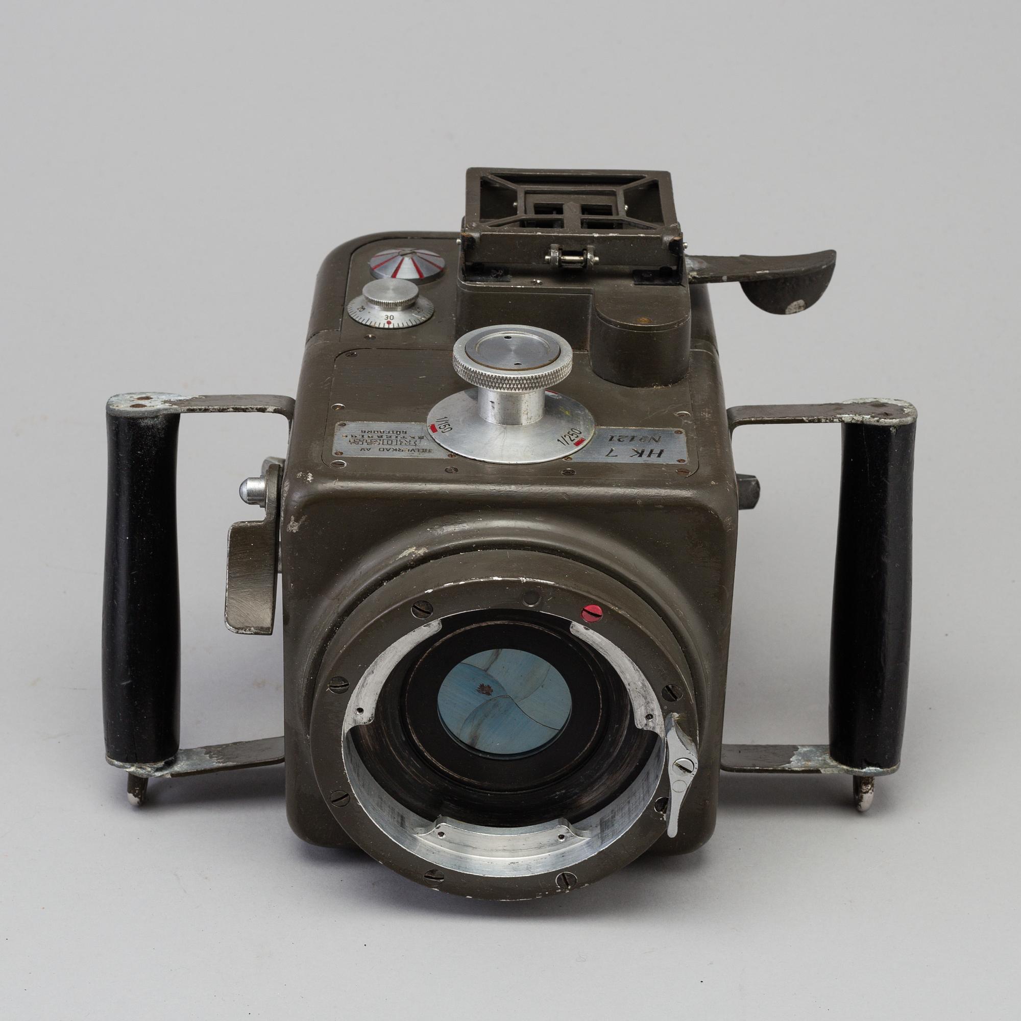 A Swedish Army Air Force Aircraft model HK 7 Camera (Hasselblad) with Case used at Södermanland's aerodrome, early 1940s.