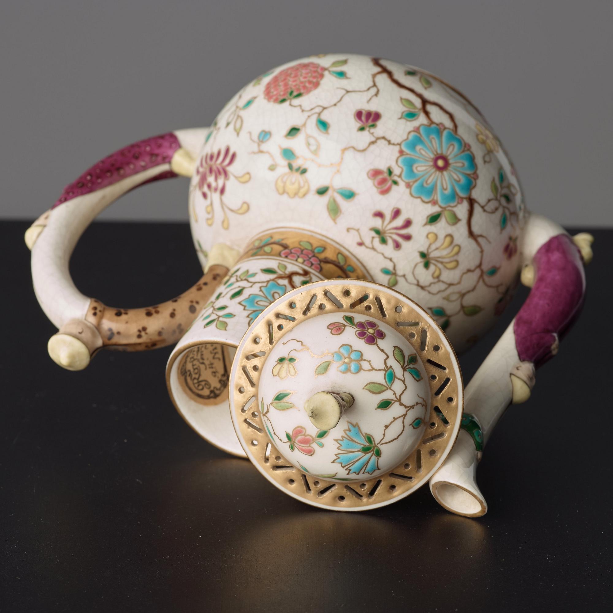 TEKANNA med LOCK, flintgods. Omärkt, möjligen Rörstrand, 1800-tal.