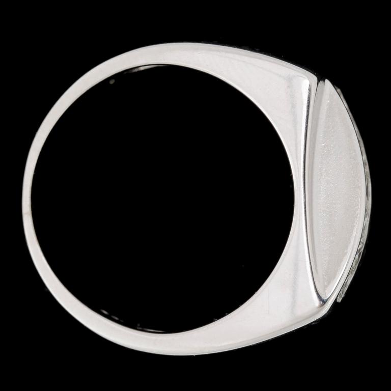 RING, 18k vitguld med prinsesslipade diamanter tot ca0,70ct, enl cert. Vikt 9,2g.