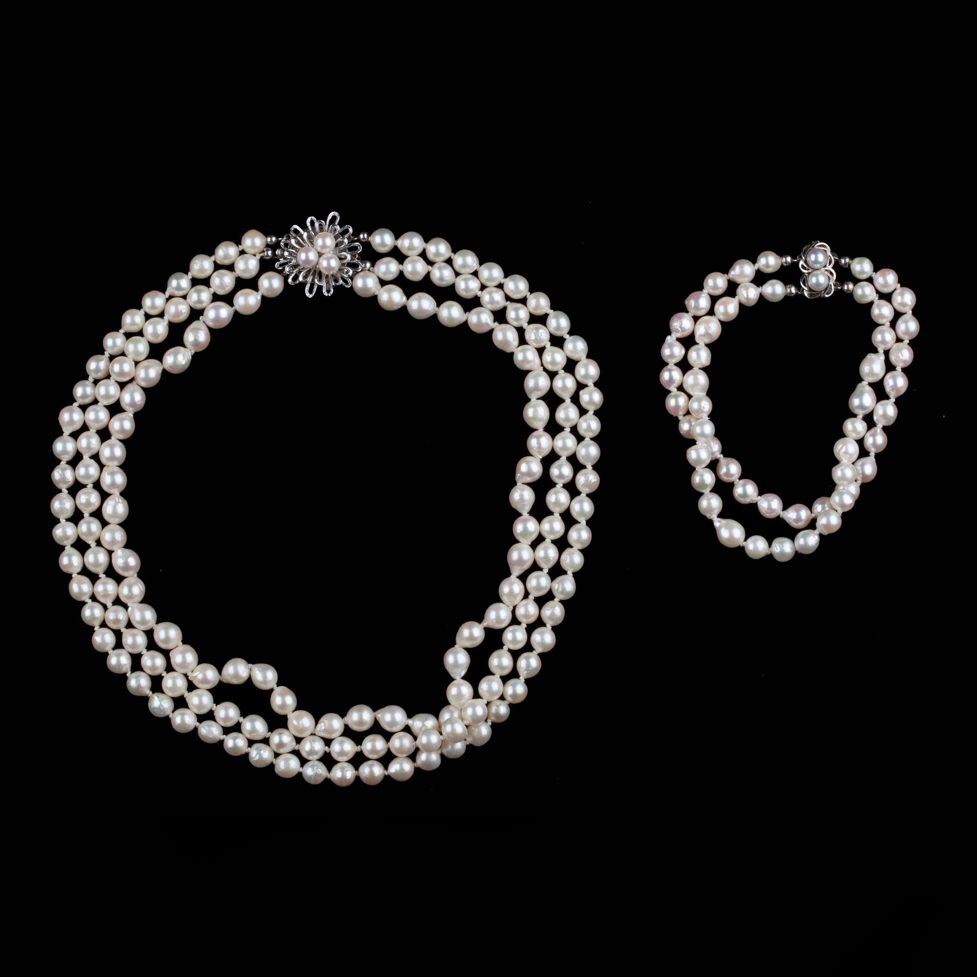 COLLIER OCH ARMBAND, odlade slatvattenspärlor, lås 18k vitguld resp sterling silver, 1900-talets andra hälft.