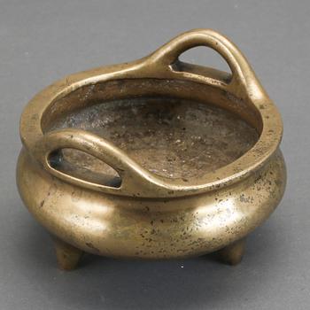 TRIPOD, brons, Kina, omkr år 1900.