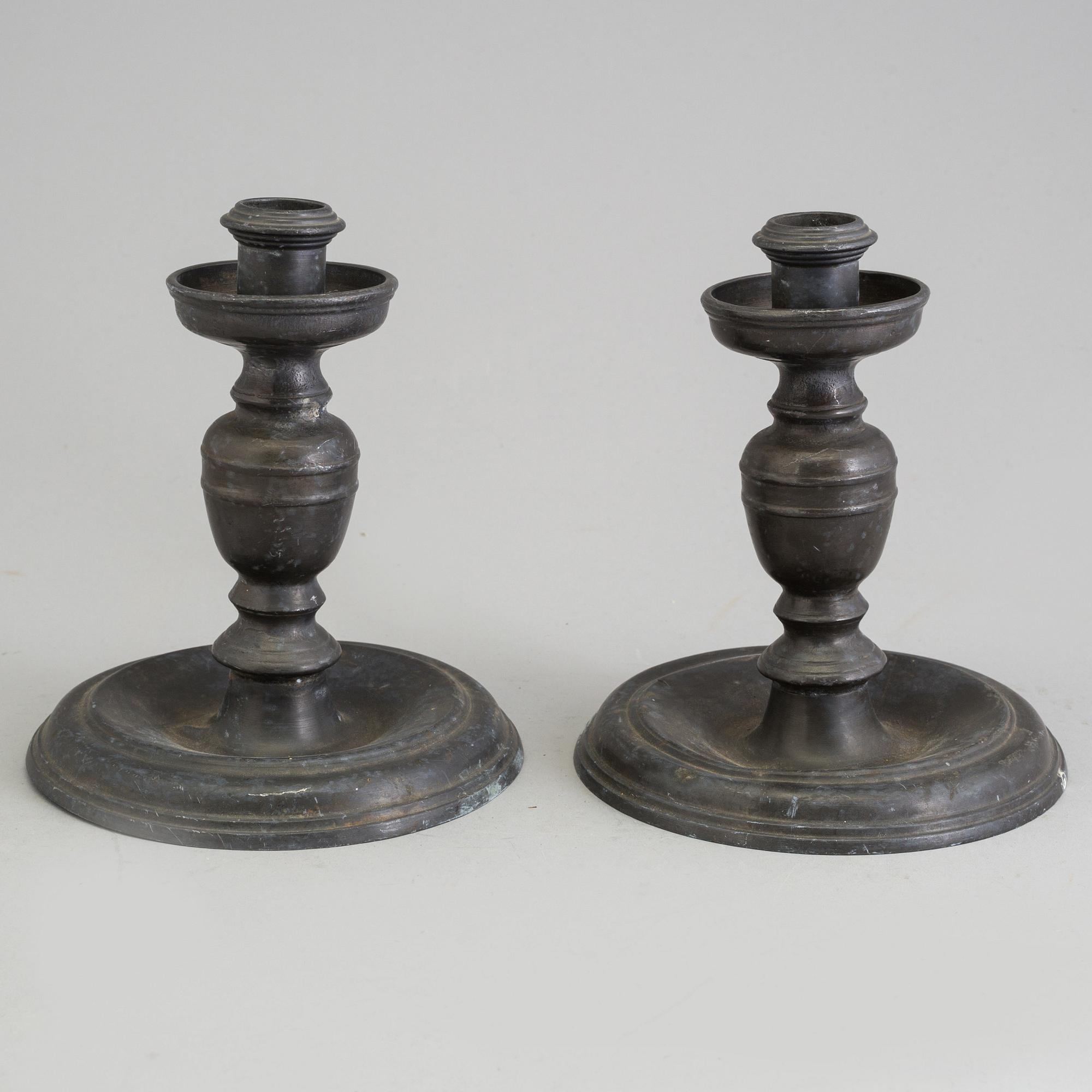 A PAIR OF BARQUE PEWTER CANDLESTICKS, 17th/18th century.