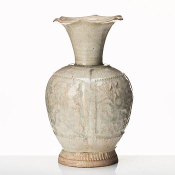 Vas, qinbaiporslin. Yuandynastin (1260-1368).