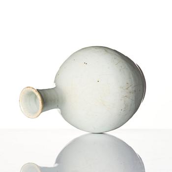 A white glazed Korean vase, Joseon (1392-1897).