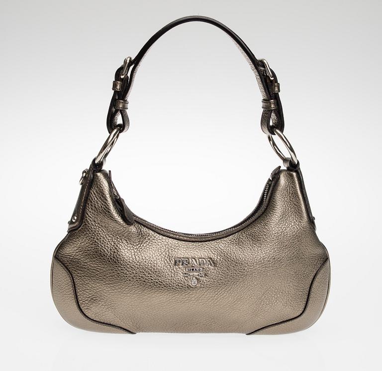 LAUKKU, Prada.