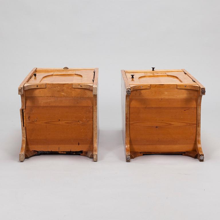 Louis Sparre, nattduksbord, 2 st, Aktiebolaget Iris, Borgå. Omkring 1900.