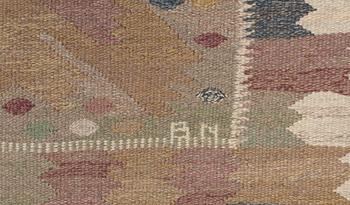 CARPET. "Nejlikan grå". Tapestry weave.  409 x 272,5 cm. Signed AB MMF BN.