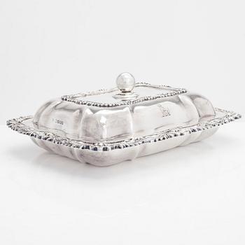 A William IV sterling silver entrée dish, maker's mark of Joseph Angell I & John Angell,  London 1834.