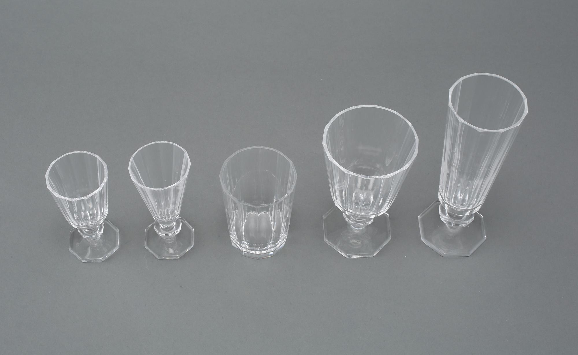GLASSERVIS, 42 delar, "Karlberg", Elis Bergh, Kosta, 1900-talets andra hälft.