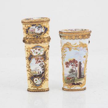 Two George III presumably South Staffordshire enamel etuis, later part of the 18th century.