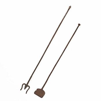 A set of two wrought iron fire pokers, 18th / 19th centiry.