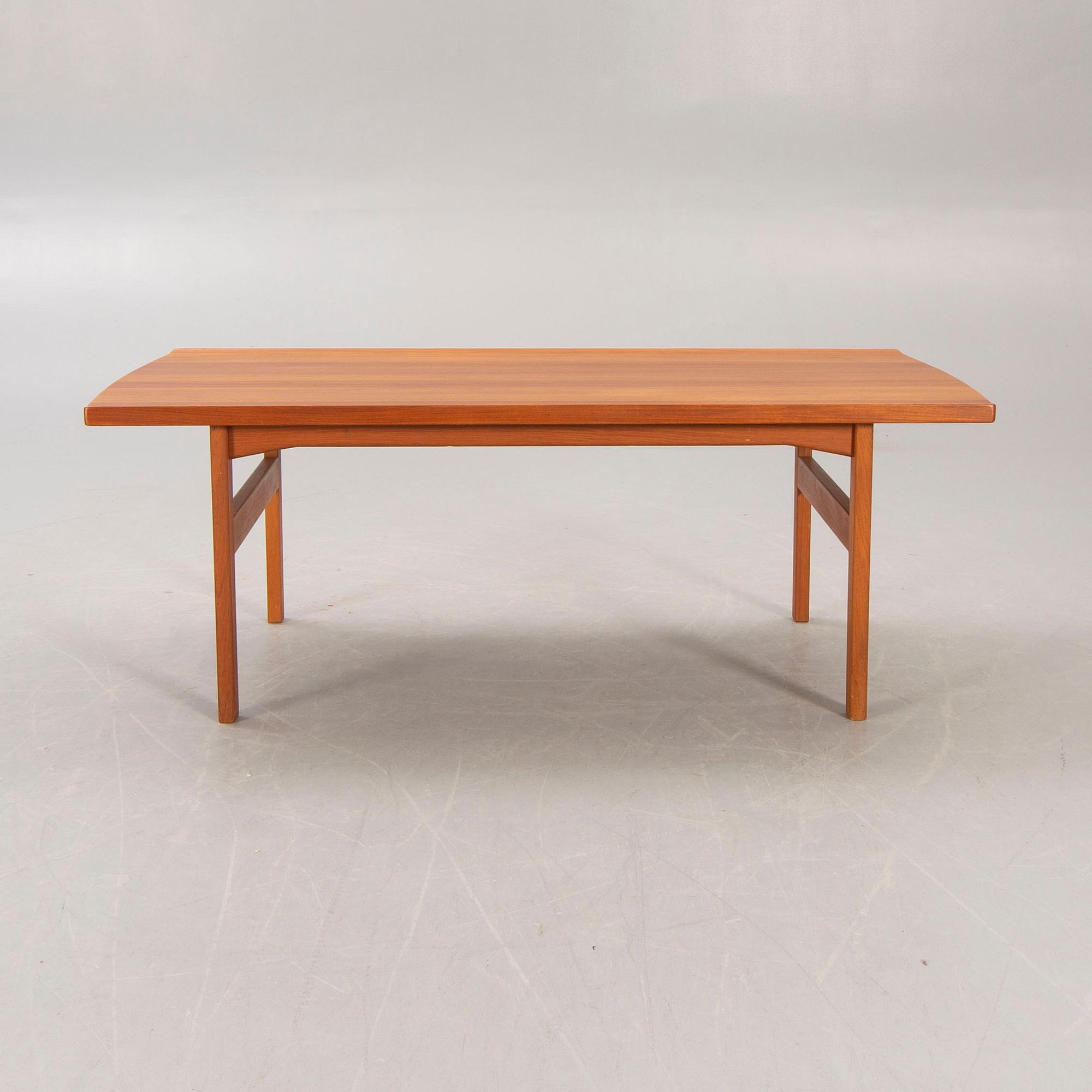 Tove and Edvard Kindt Larsen, coffee table, Seffle Möbelfabrik, 1960s.