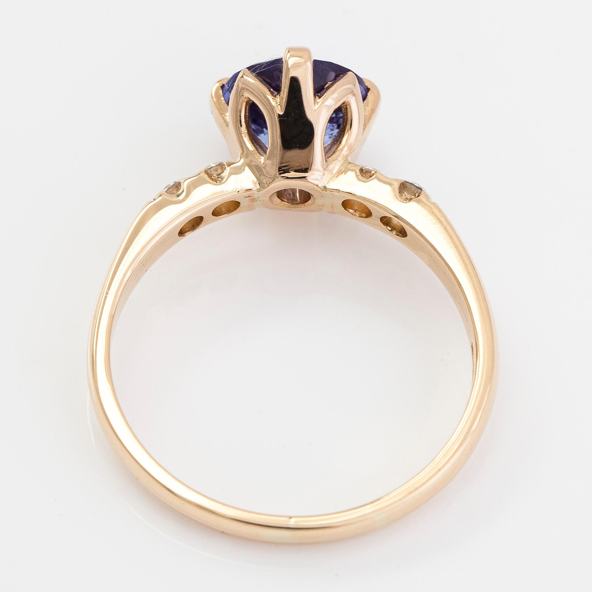 Ring, 14K guld med tanzanit och diamanter.