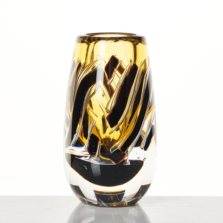 Jan Johansson, an 'ariel' glass vase, Orrefors, Sweden 1989.