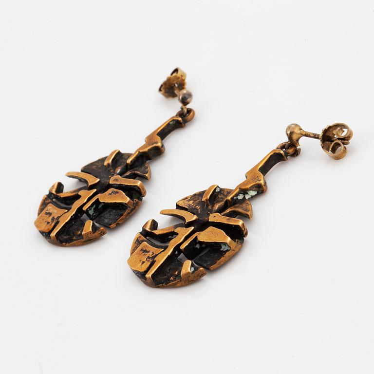 A pair of Jorma Laine earrings in bronze.