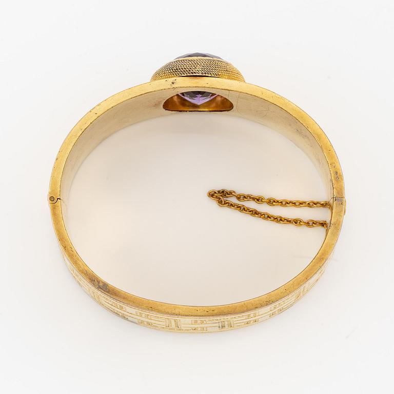 Armband 14K guld med en fasettslipad ametist.