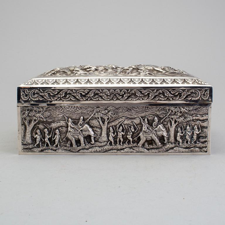 a sterling silver cigarr box from Bangkonk. The box was given too the shipbroker Einar Bruusgaard in 1926.