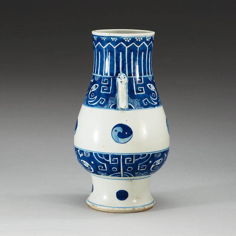 VAS, porslin. Qing dynastin, Kangxi (1662-1722).