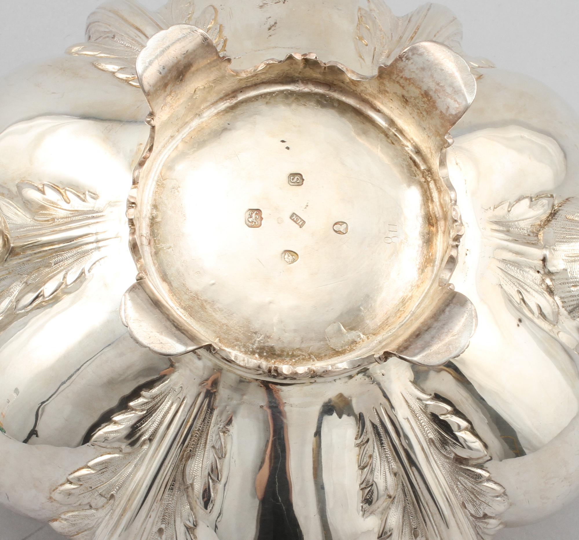 TEKANNA, silver, Robert Henell, London, England, 1833, vikt 835 gram.