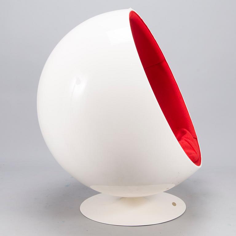 Eero Aarnio, A 'Ball Chair', special edition numbered 19/20 for Asko.