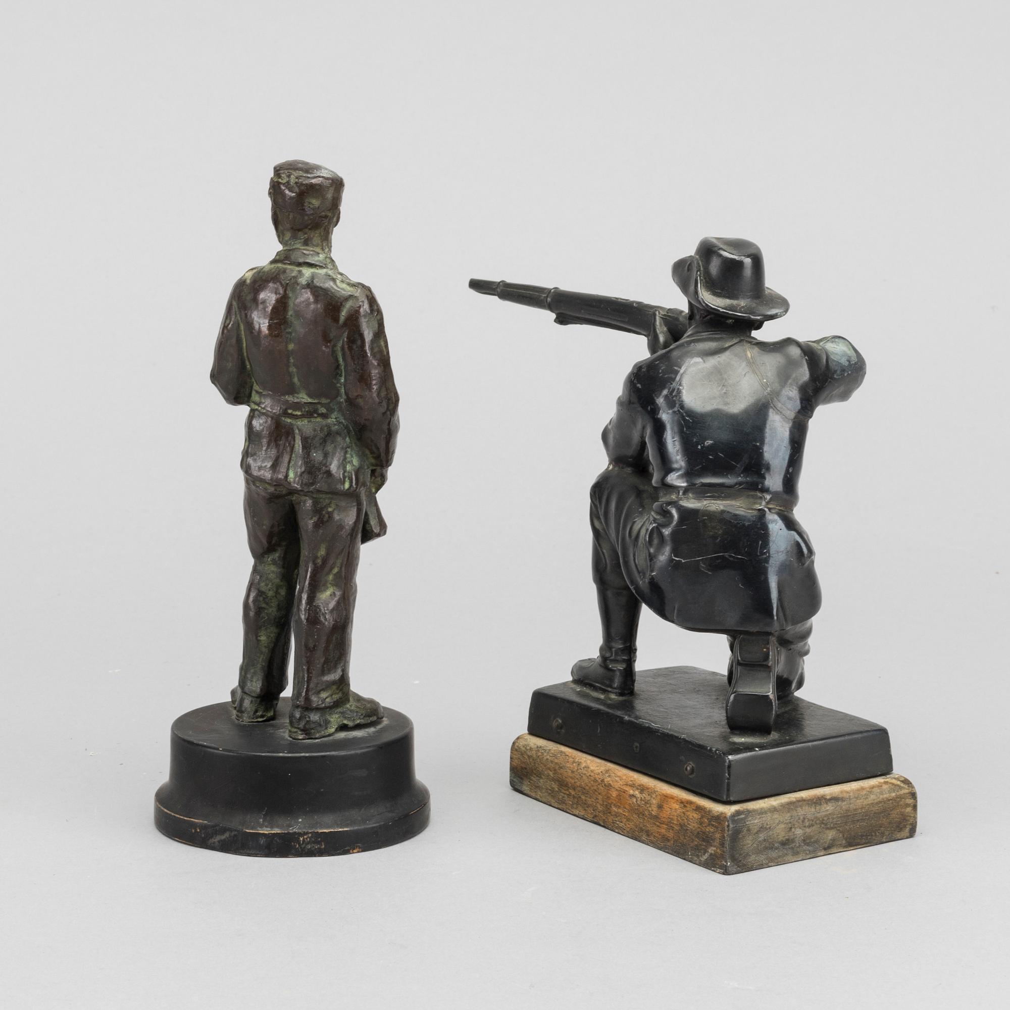 SKULPTURER 2 st 1900-talets mitt patinerad brons.