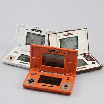 NINTENDO, spelkonsol 3 st, 1980-tal.