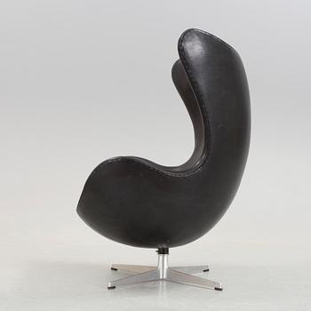ARNE JACOBSEN, fåtölj, "Ägget", Fritz Hansen, Danmark, 1960-tal.