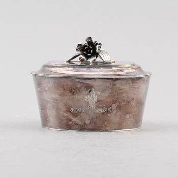 SOCKERSKRIN, silver, W.A Bolin, Stockholm 1947. Total vikt ca 297 g.