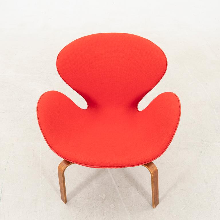 Arne Jacobsen, armchair "The Swan" for Fritz Hansen Denmark, mid/second half of the 20th century.