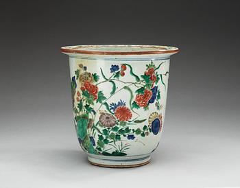 A large famille verte jardiniere, Qing dynasty, Kangxi (1662-1722).