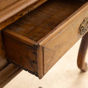 A cabinet, 18th Century.