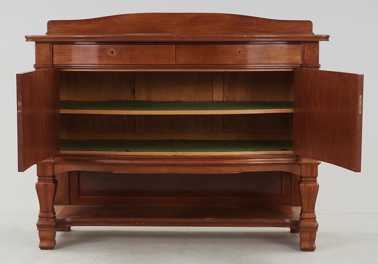 SIDEBOARD, England, Jugend, omkr år 1900.