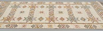 Märta Måås-Fjetterström, A carpet, "Vit botten", flat weave, ca 293-301,5 x 201,5-205 cm, signed MMF.