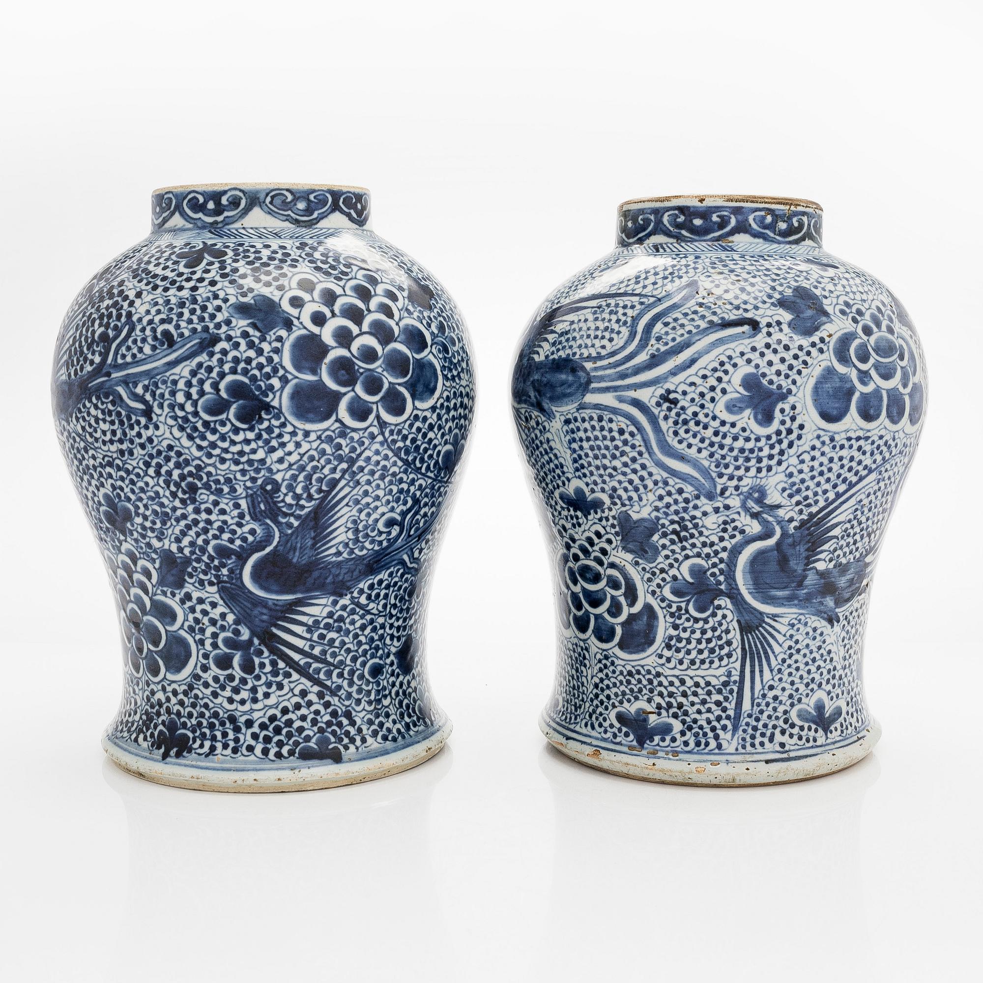 A pair of Kangxi style vases, China, 19th century.