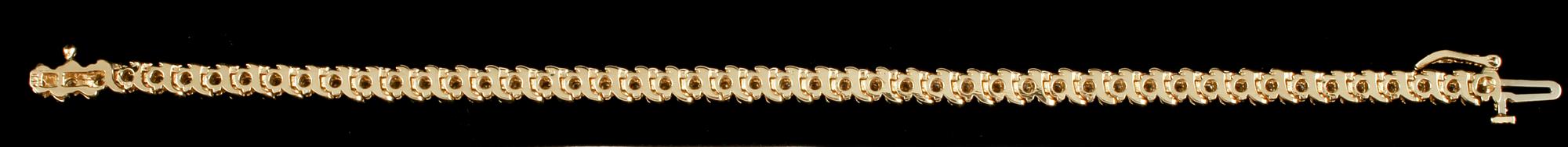 ARMBAND, 14k guld med briljantslipade diamanter, totalt ca 3.43 ct, utländska stämplar. Vikt 15 g.