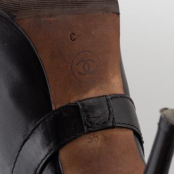 CHANEL, a pair of black leather boots, size 35,5.