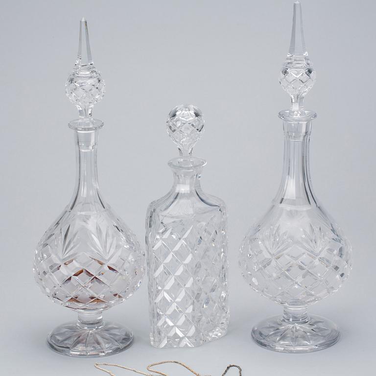 KARAFFER, 2 + 1 samt ETIKETTER 5 stycken silver vikt 40 g.